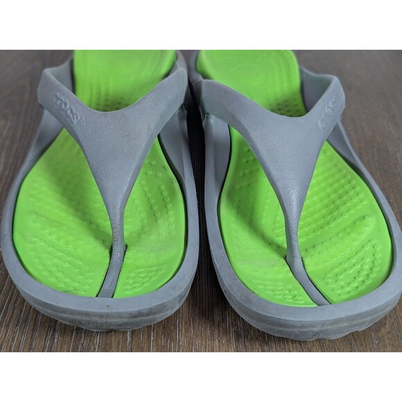 Crocs Flip Flop Sandals Mens 11 Gray Neon Green Slip On Thongs Waterproof Logo - Picture 4 of 13